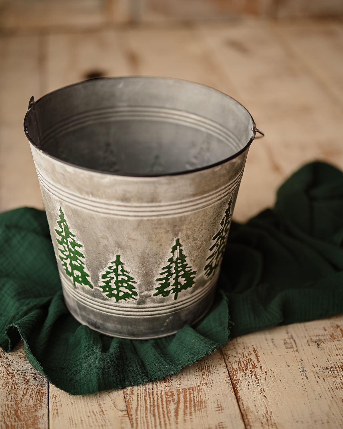 Arvo - Christmas metal bucket with fir trees and forest wrap