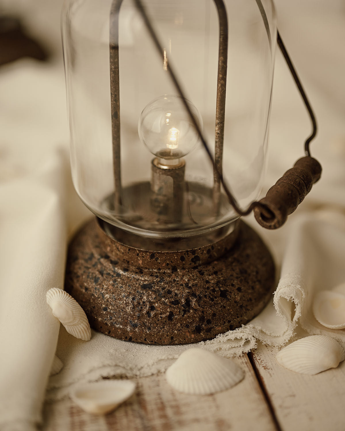 Dim light lantern