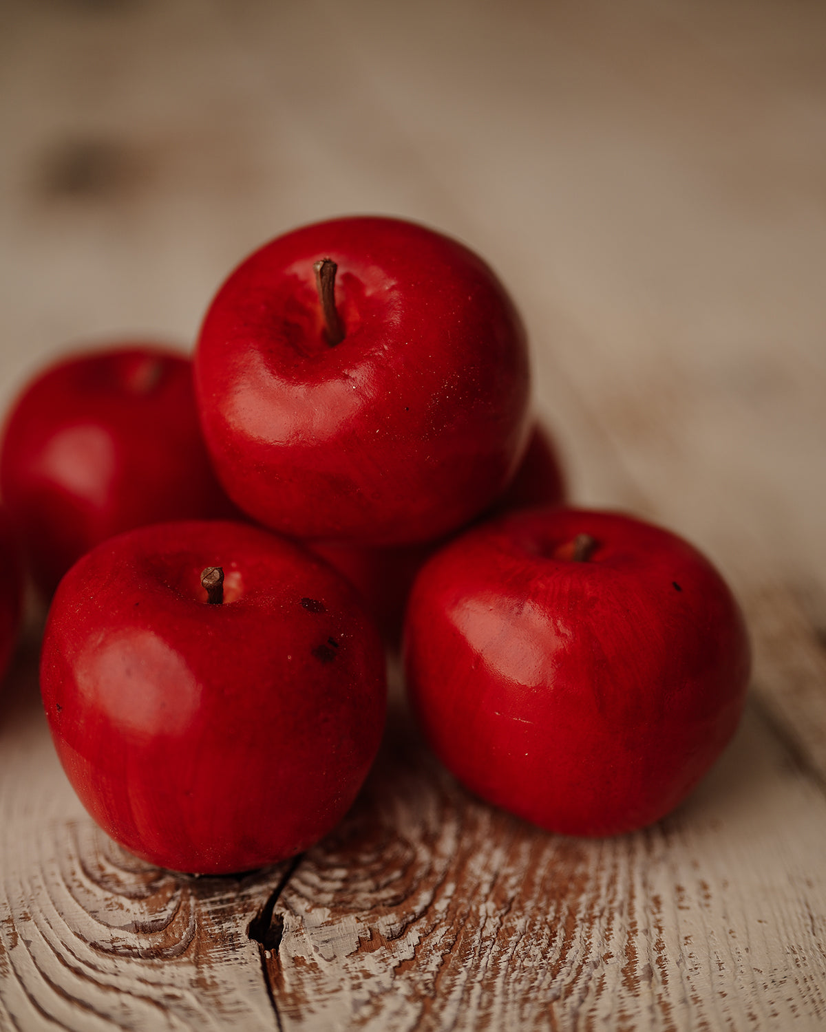 Super realistic red apples in life size