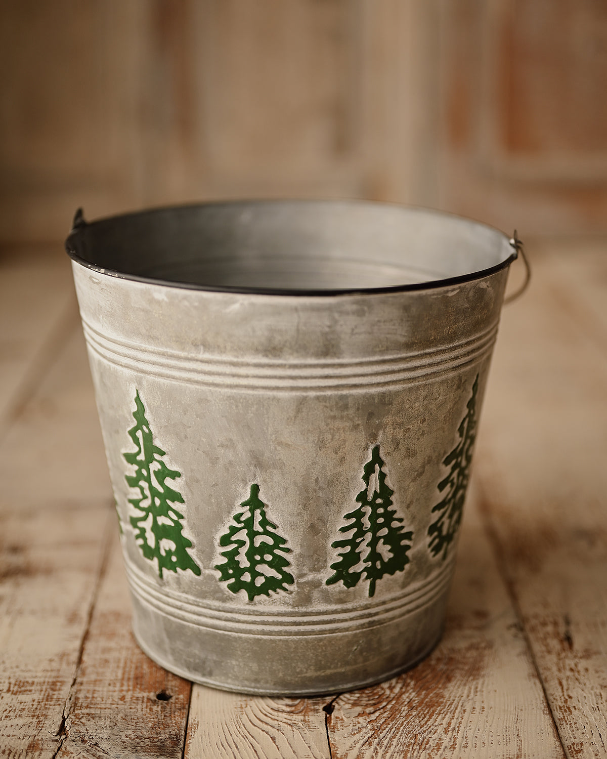 Arvo - Christmas metal bucket with fir trees and forest wrap