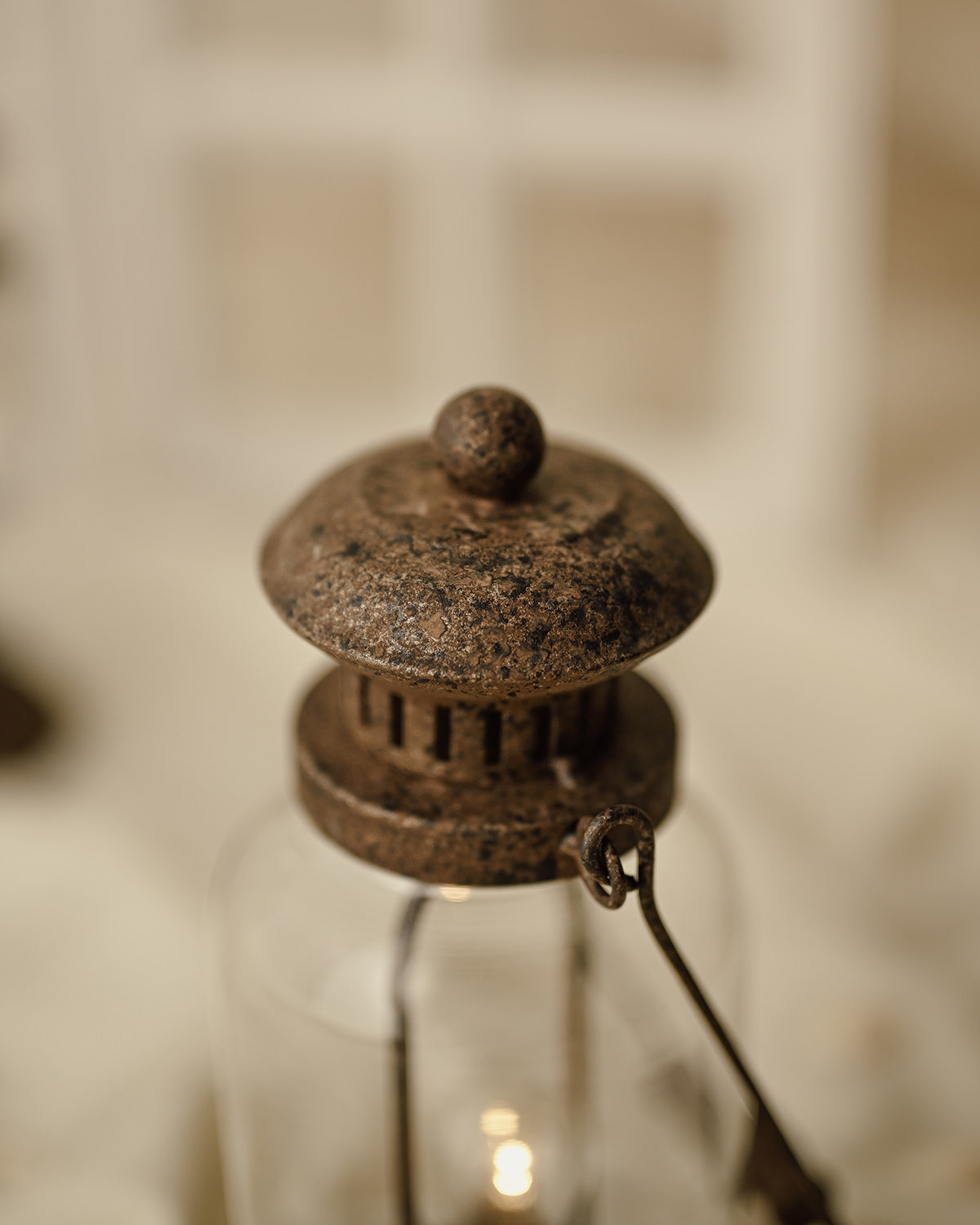 Dim light lantern